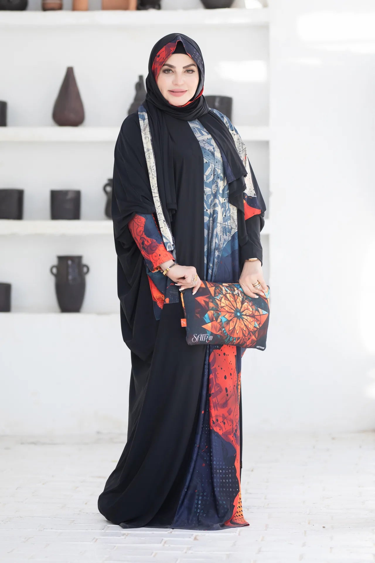 Contemporary isdal featuring artistic layers and expressive flowing design
