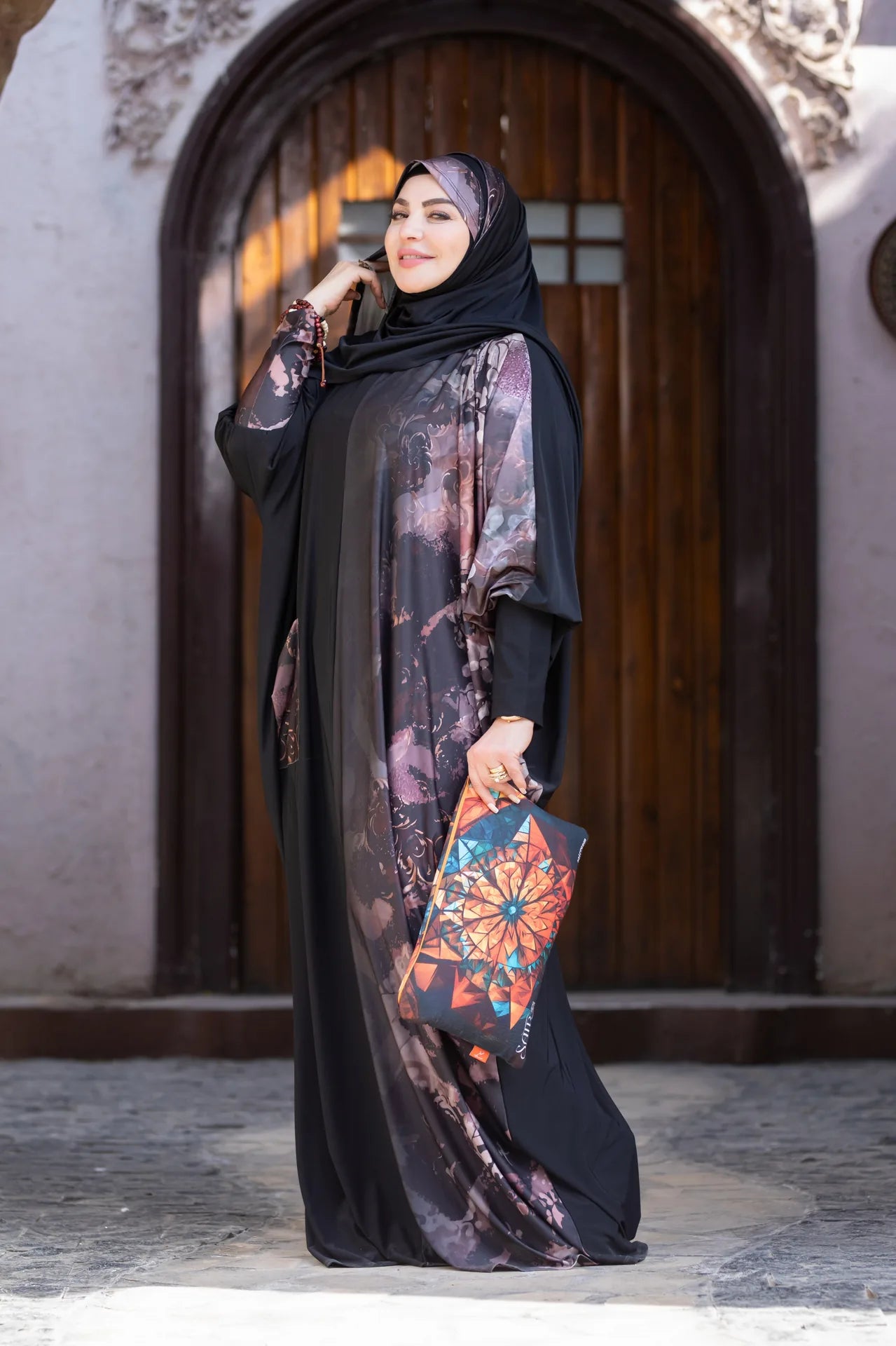 Calm feminine isdal featuring delicate details and smooth flowing design
