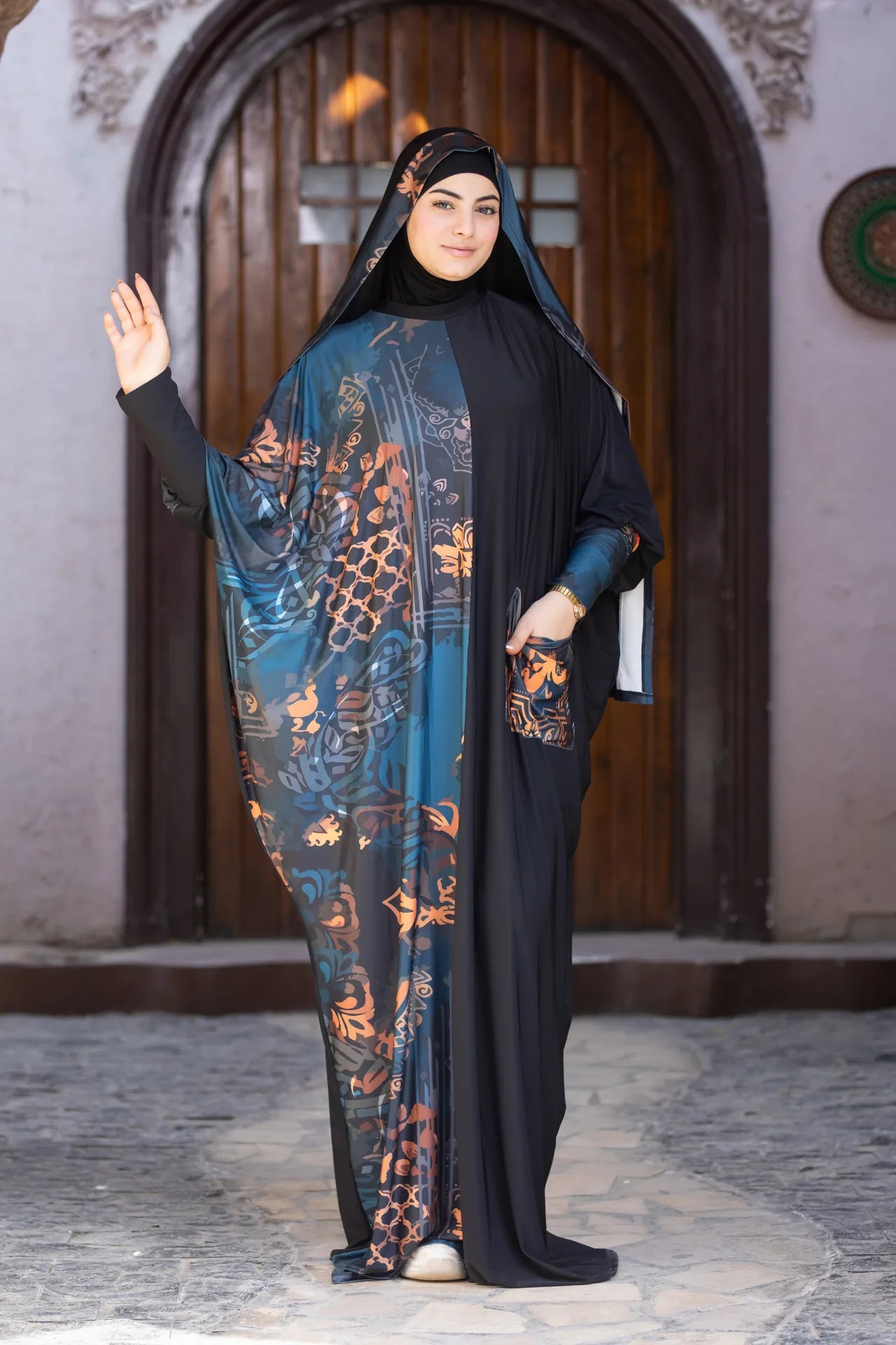 Side view of flowing isdal highlighting relaxed fit and soft movement
