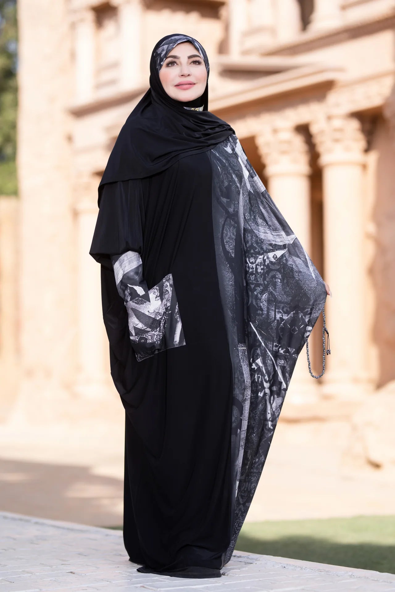 Modern refined isdal featuring subtle monochrome details and soft flow
