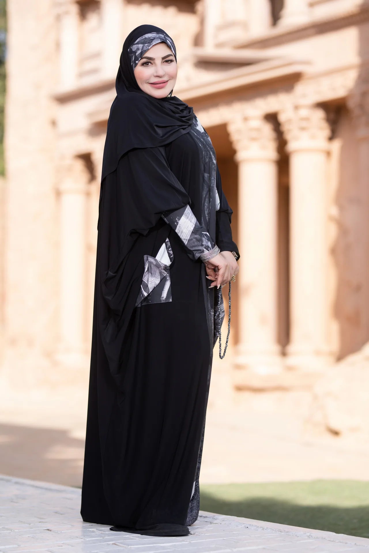 Model wearing calm isdal designed for effortless comfort and modern elegance
