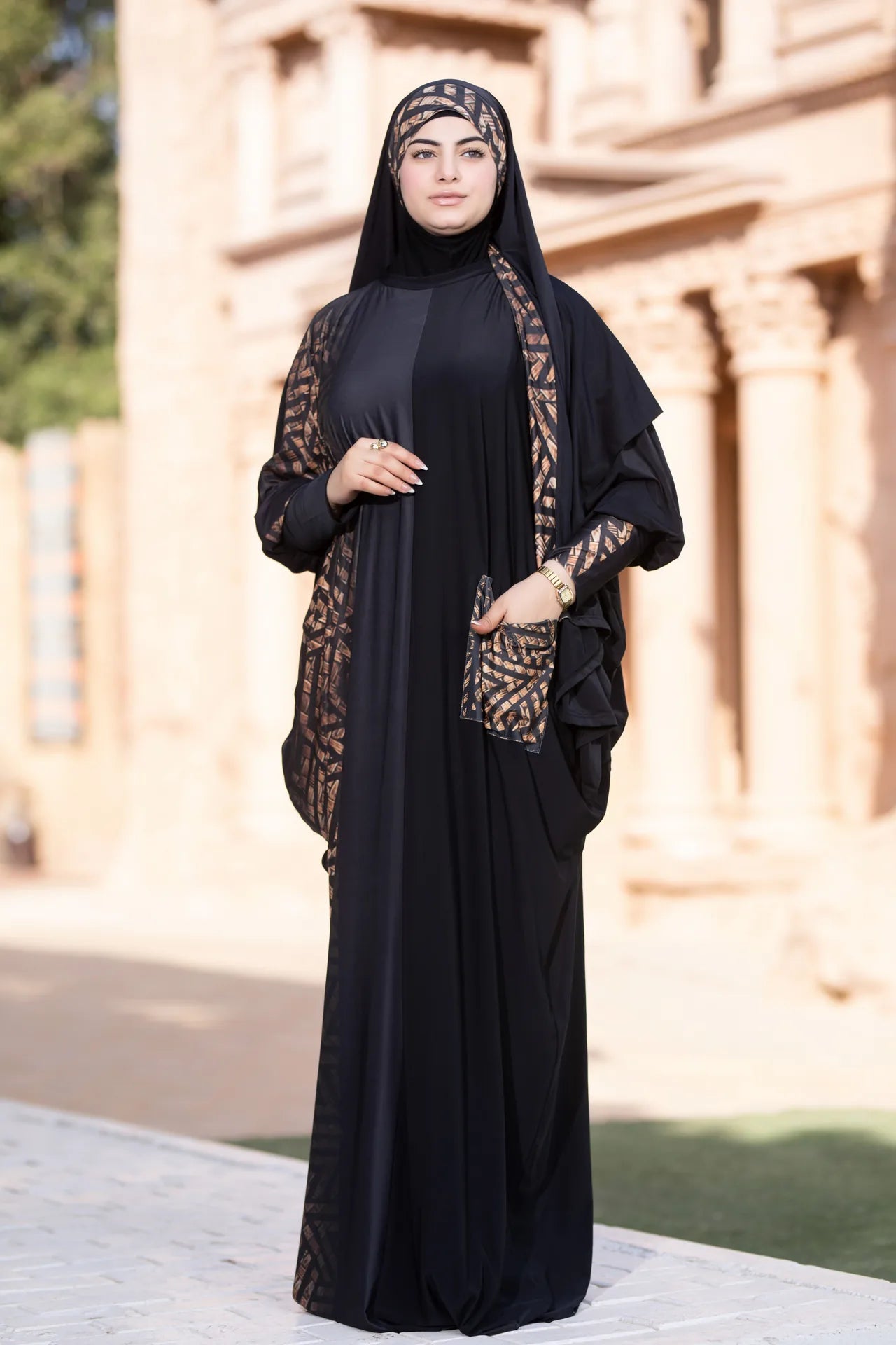 Leen modest fashion with clean lines and elegant simplicity