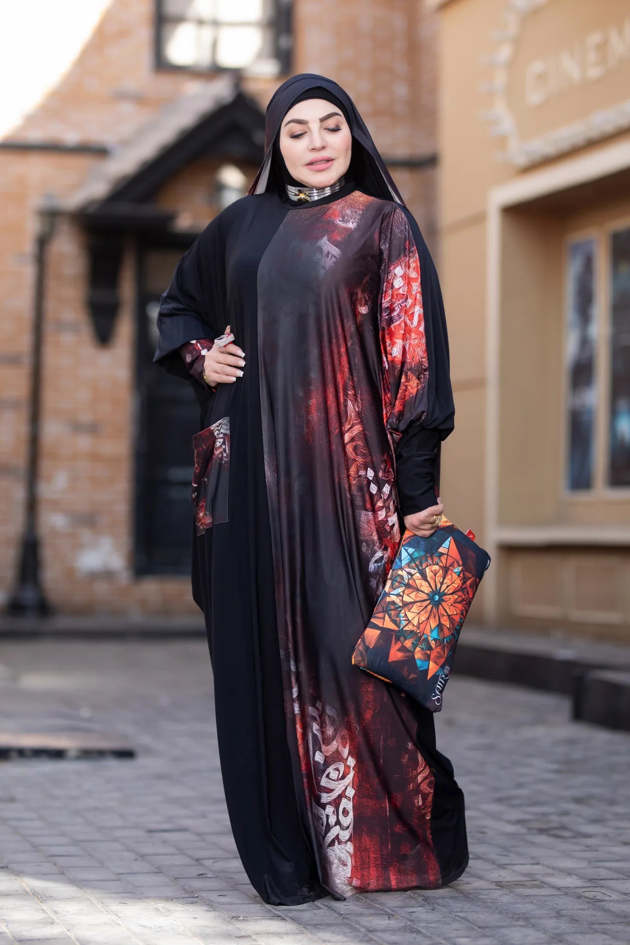 Distinctive isdal design with deep colors and artistic patterns
